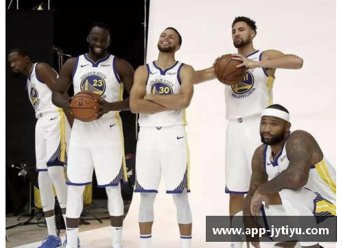 NBA新赛季：球队力量对比与明星球员表现分析